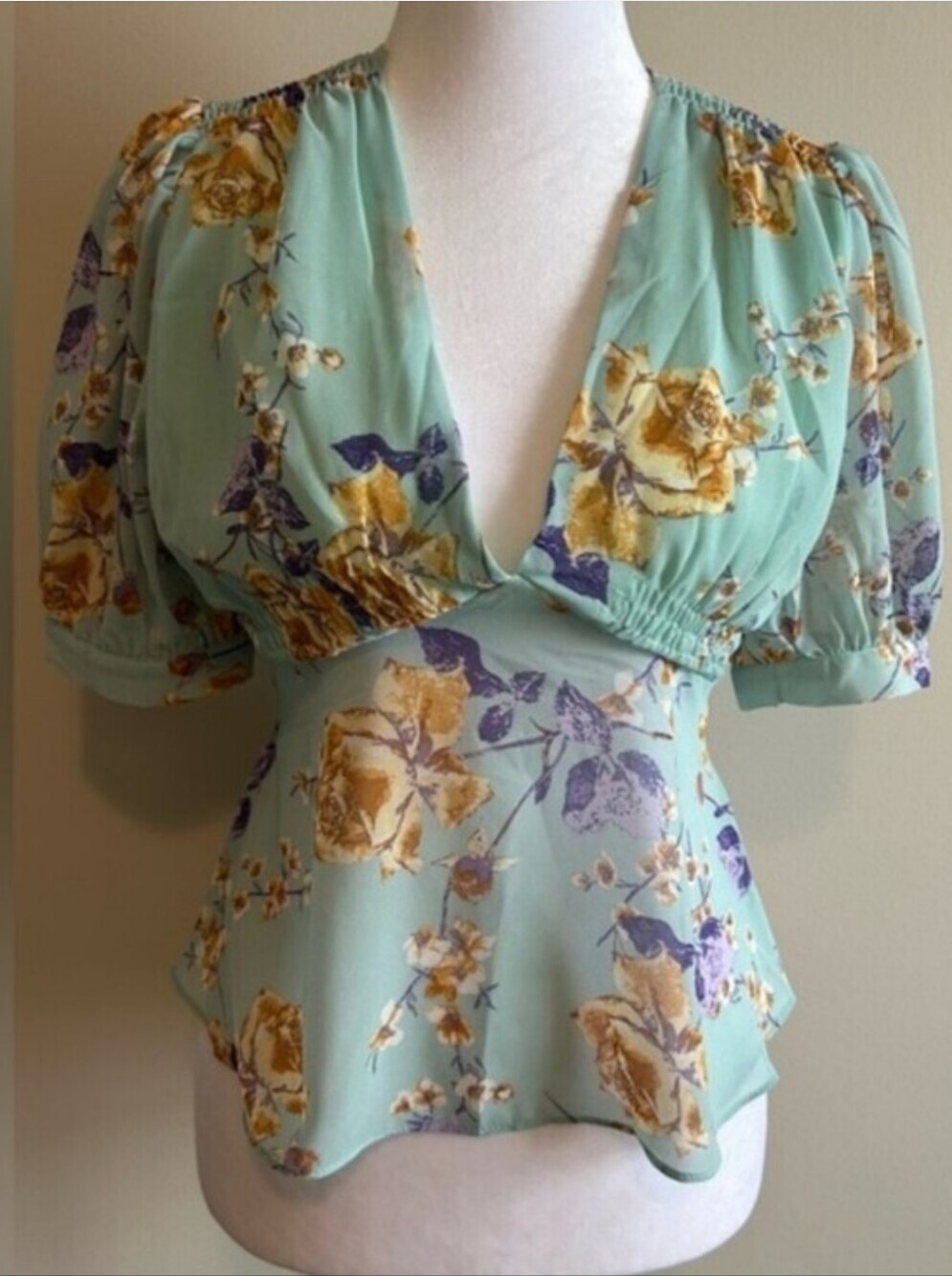Floral Puff-Sleeve V-Neck Top in Mint